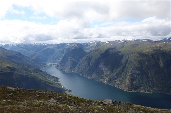 на фото: Aurlandsfjorden, вид сверху
